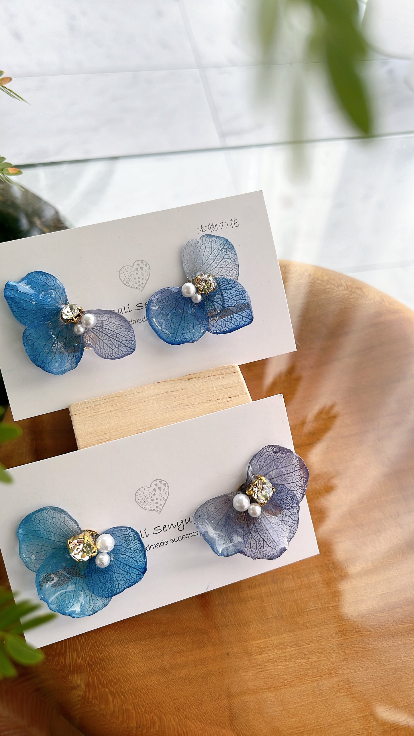 Gradation Hydrangea Wing No.82 - Clip-on(イヤリング)