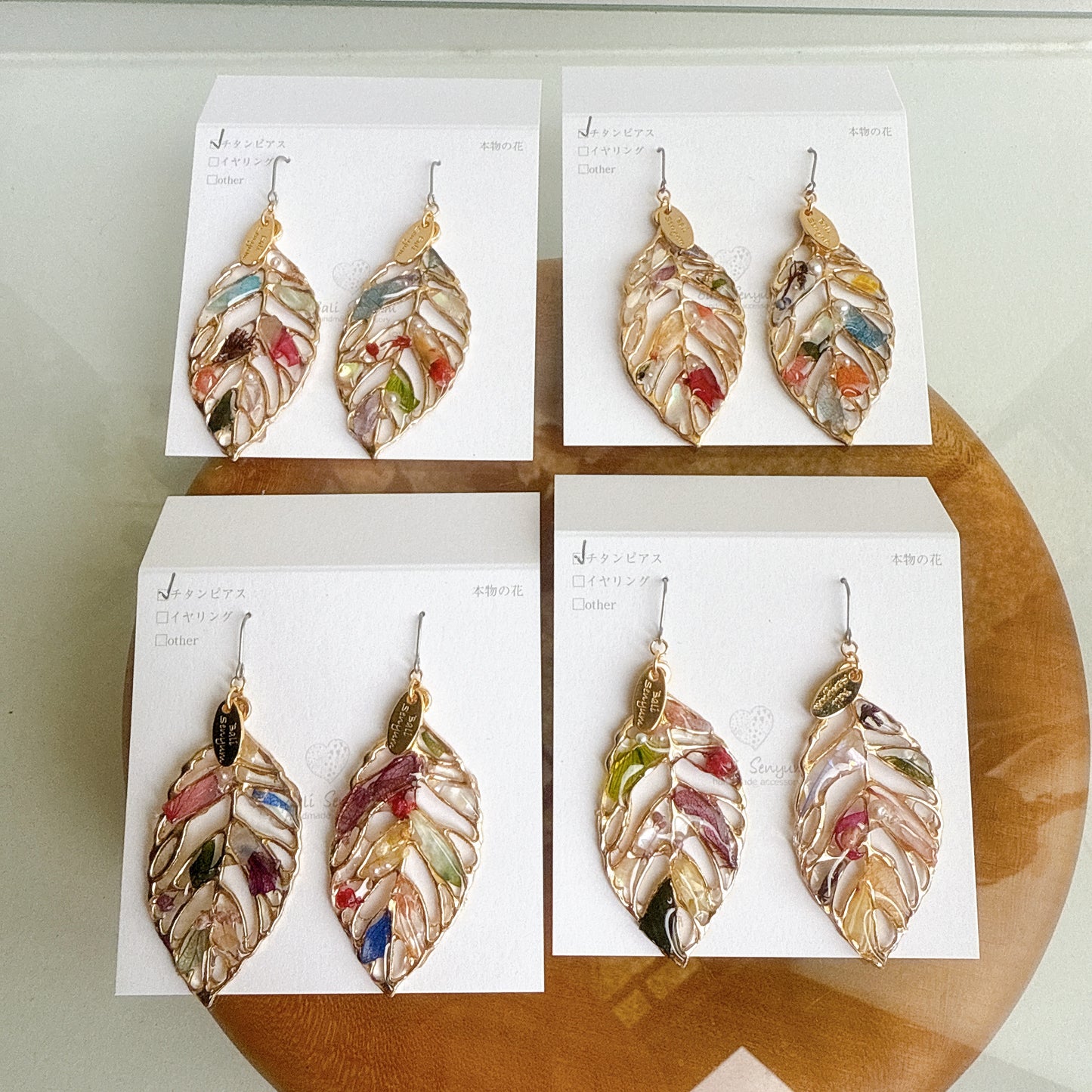 Leaf Earrings With Seasonal Flower Petals No.54 ピアスorイヤリング