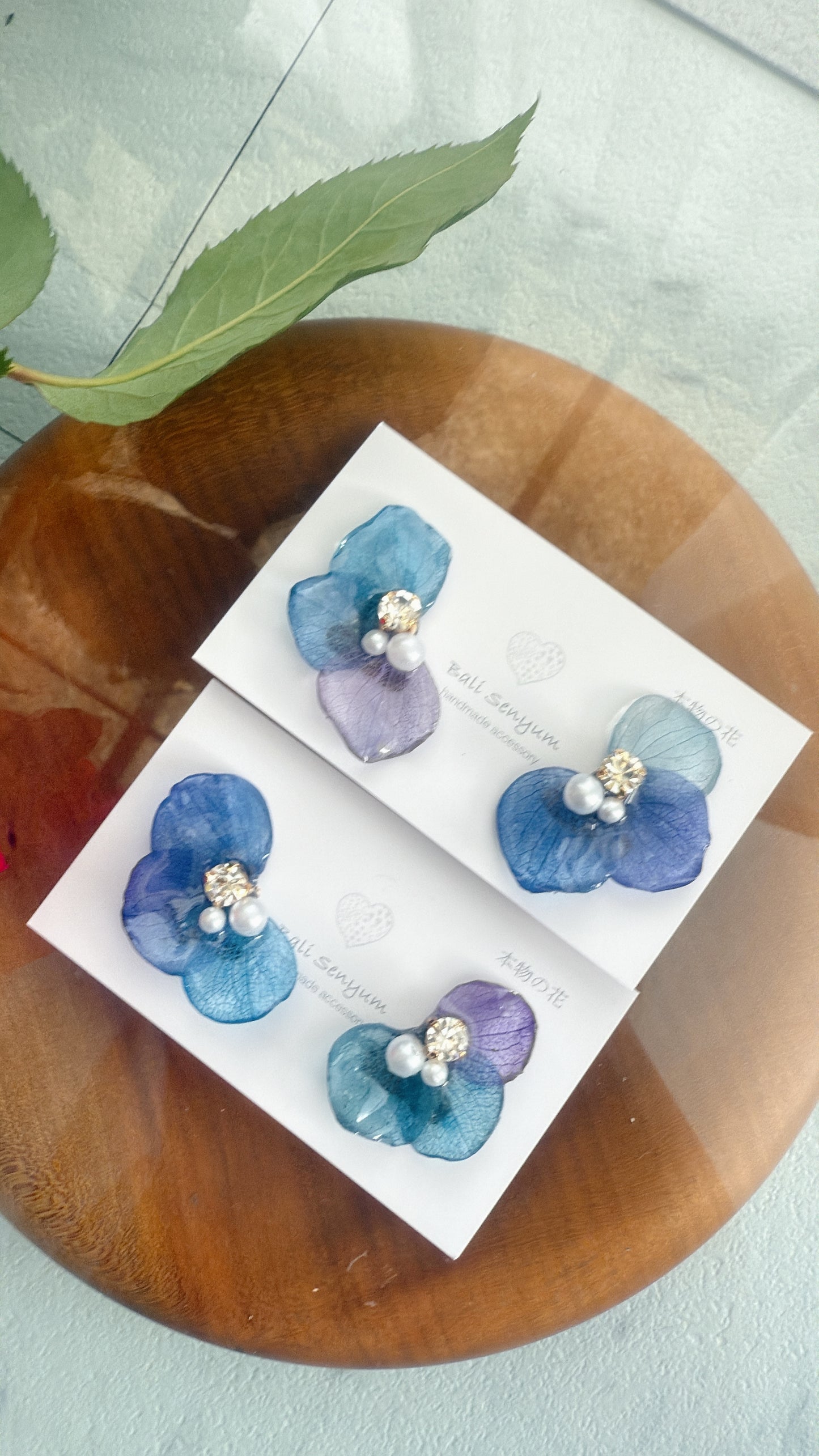 Gradation Hydrangea Wing No.114 - Clip-on(イヤリング)