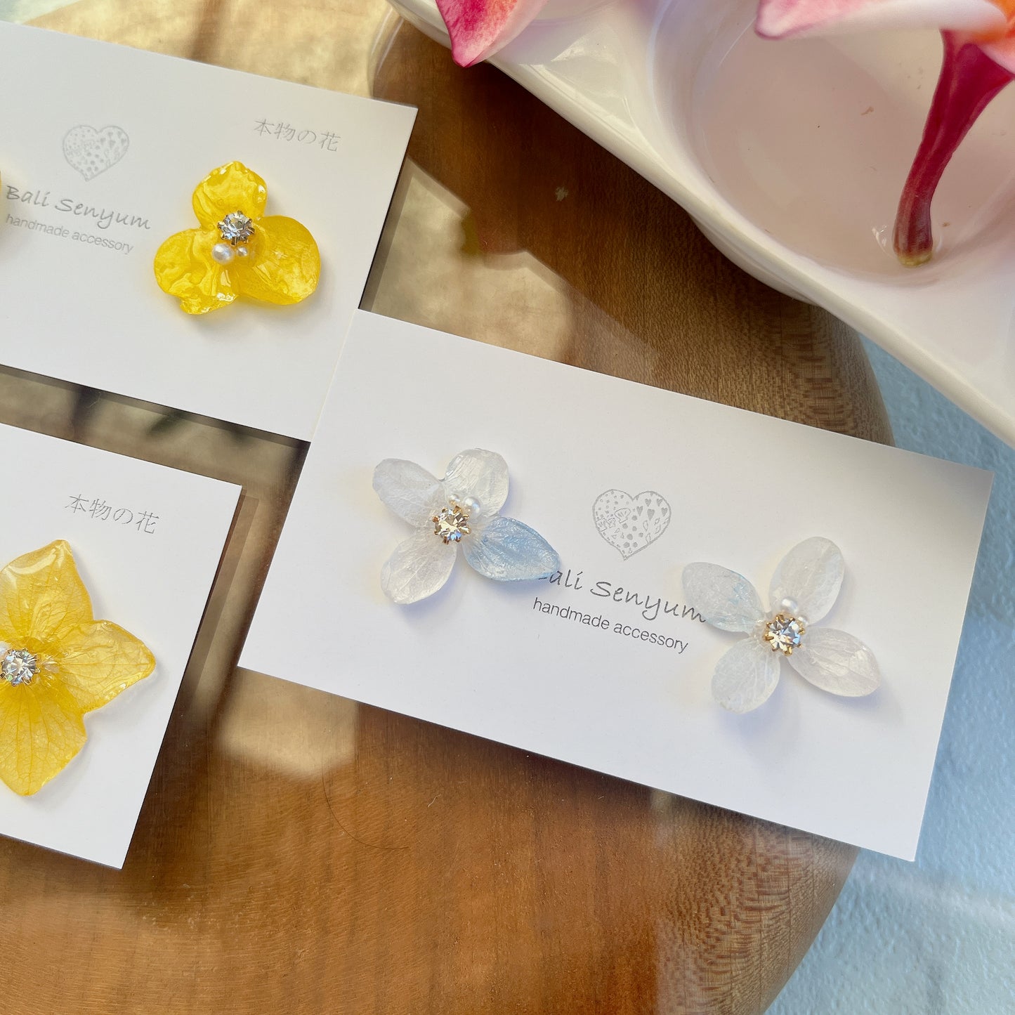 Hydrangea Petal No.17 パーツ選べます。Clip-on or Titanium Pierce