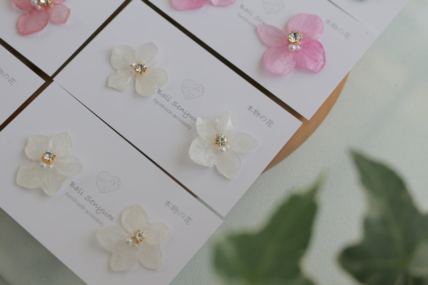 Hydrangea Petal No.56 パーツ選べます。Clip-on or Titanium Pierce