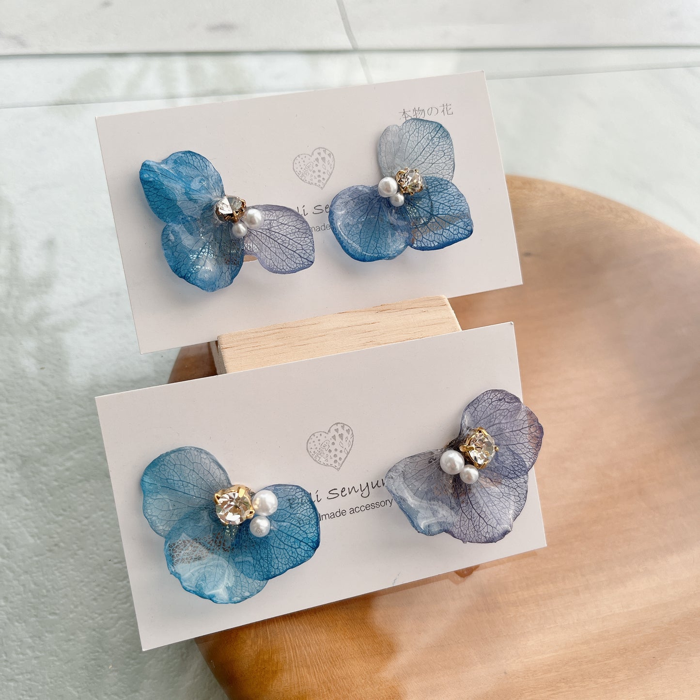 Gradation Hydrangea Wing No.82 - Clip-on(イヤリング)