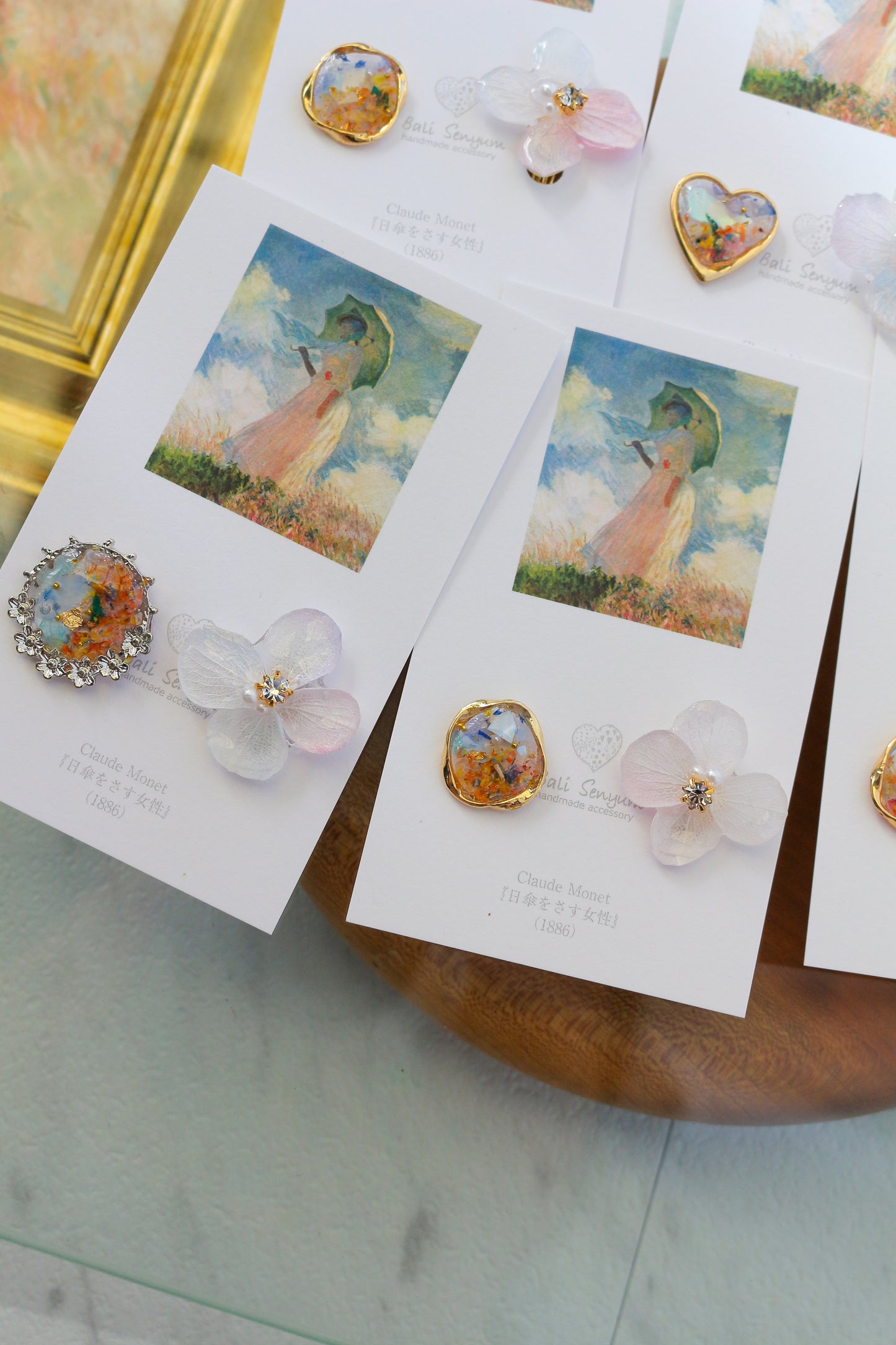Monet Inspired Flower Earrings No.5 イヤリングClip-on 日傘をさす女性
