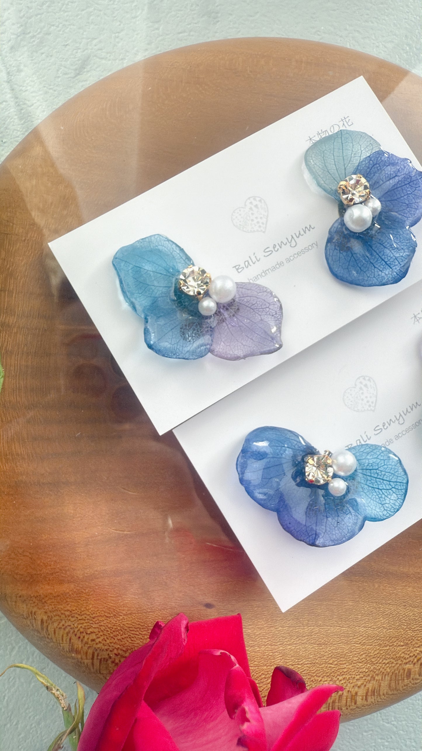 Gradation Hydrangea Wing No.114 - Clip-on(イヤリング)