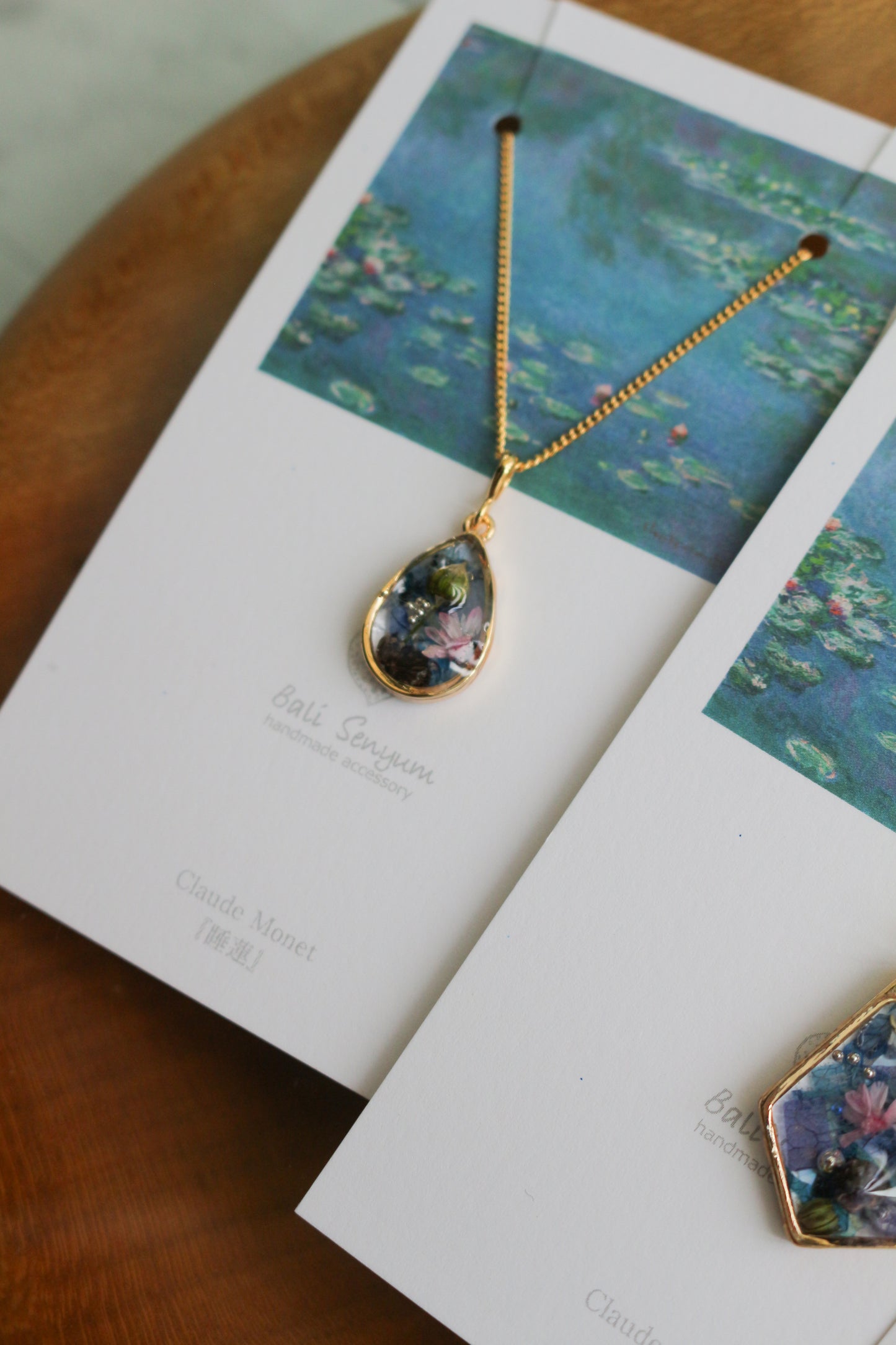 Claude Monet's Water Lilies Inspired Necklace - 睡蓮