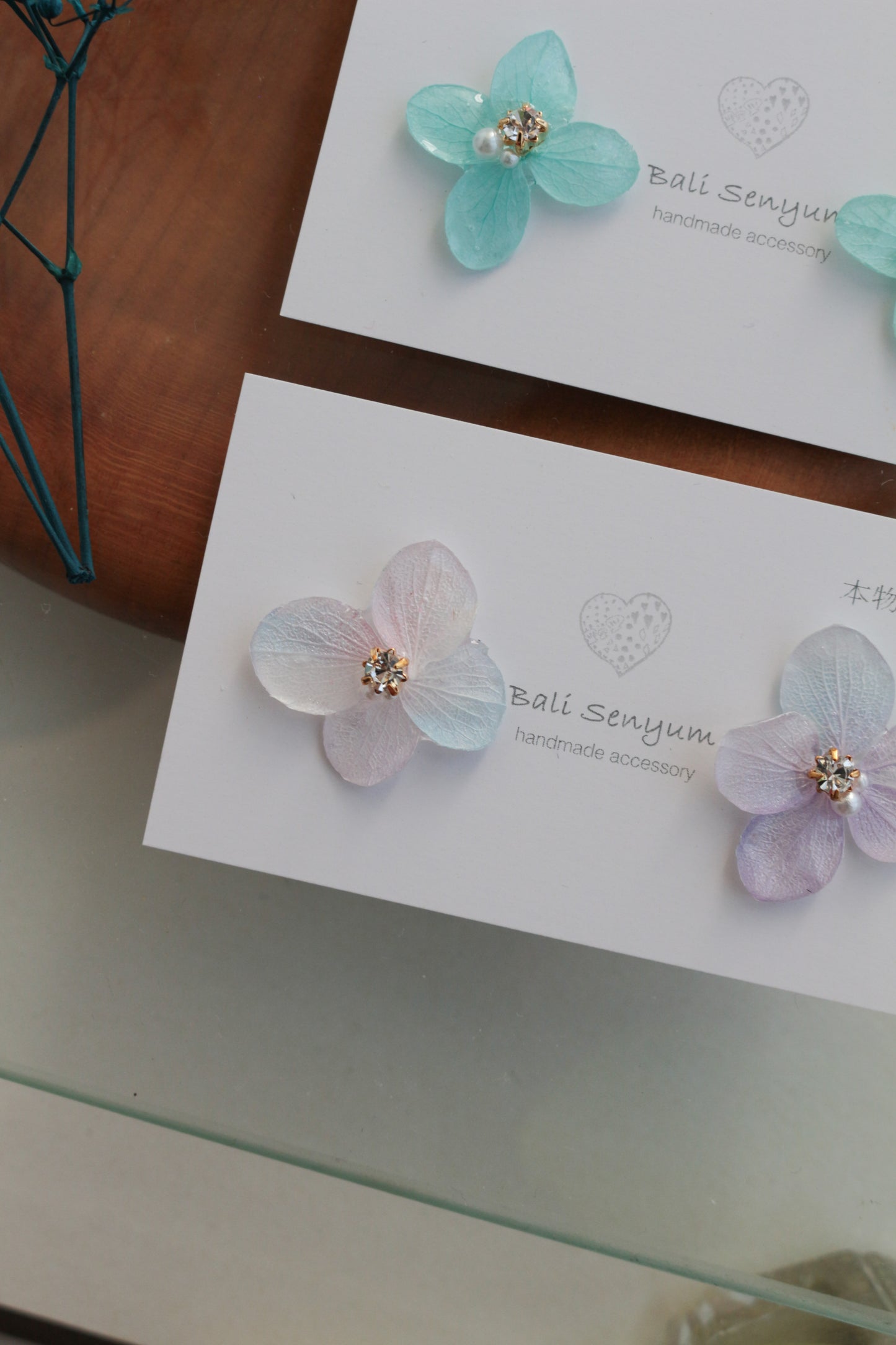 Hydrangea Petal  No.62 パーツ選べます。Clip-on or Titanium Pierce