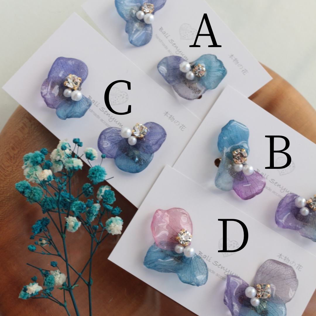 Gradation Hydrangea Wing No.132 - Clip-on(イヤリング)