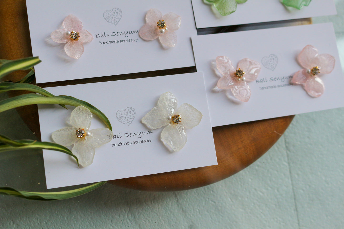 Hydrangea Petal No.35 パーツ選べます。Clip-on or Titanium Pierce