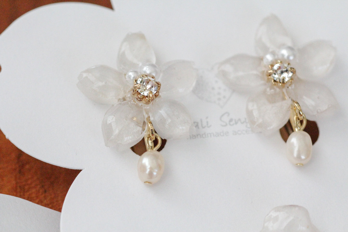 Small Someiyoshino Sakura Earrings with Pearl #S040