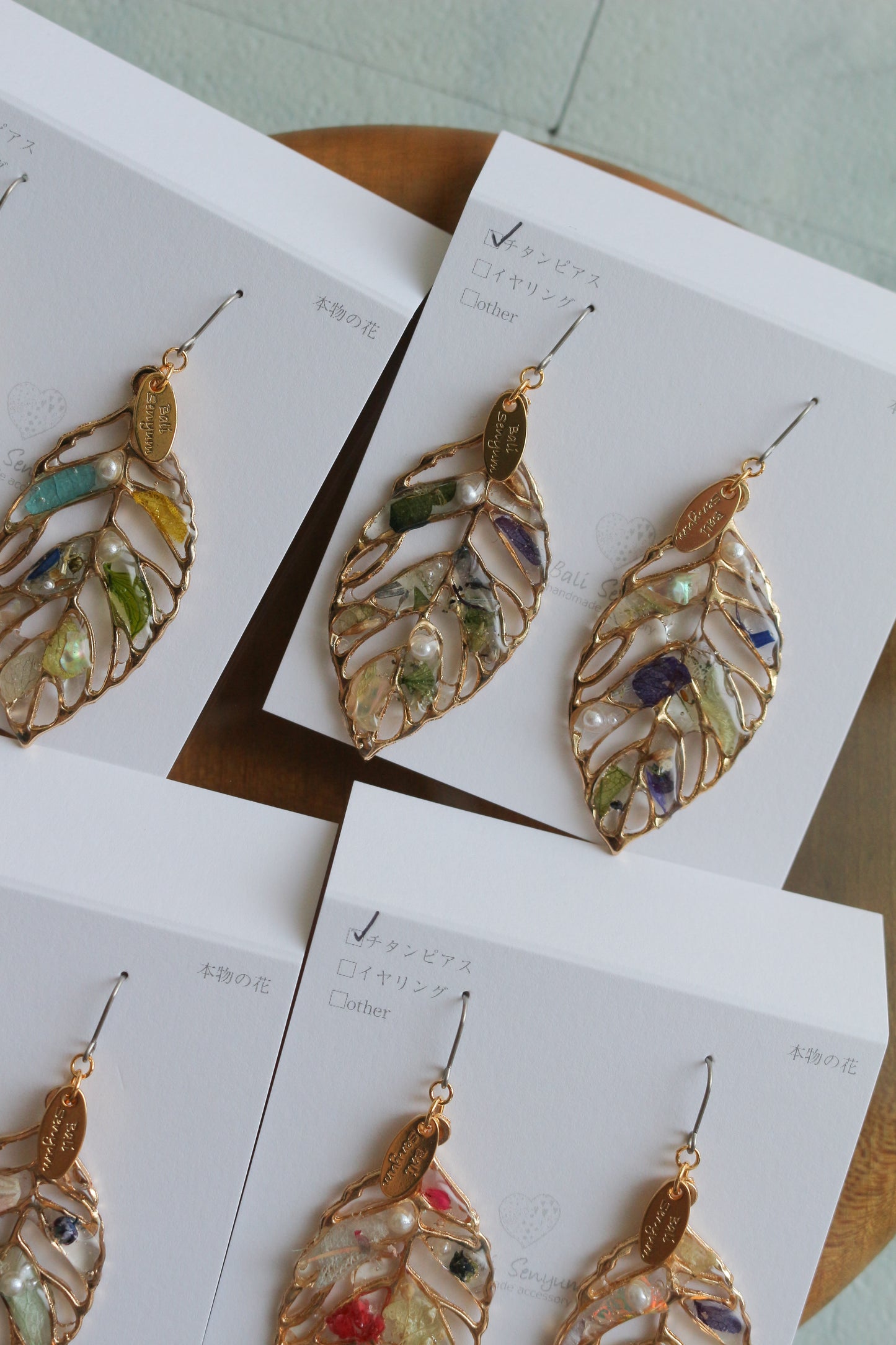Leaf Earrings With Seasonal Flower Petals No.41