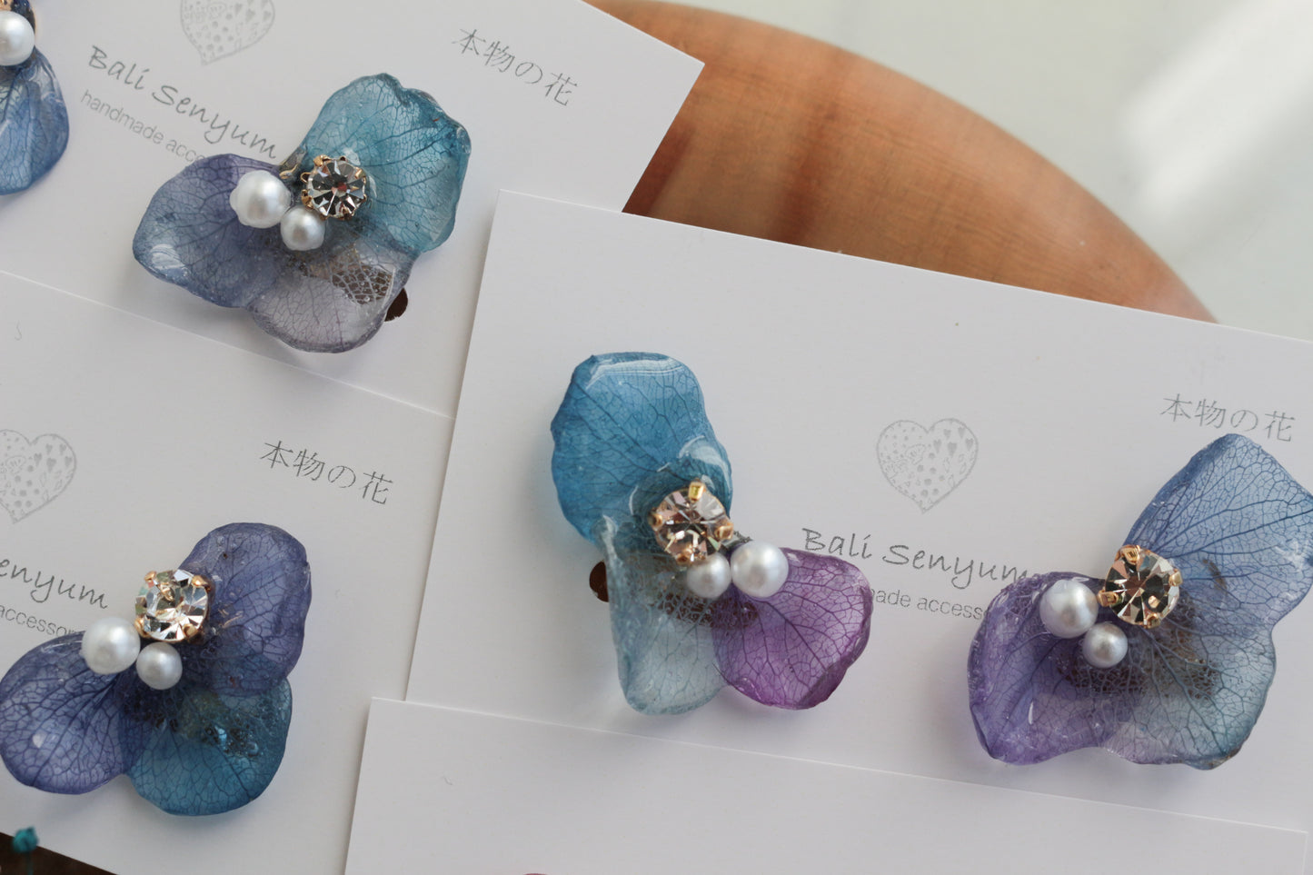 Gradation Hydrangea Wing No.132 - Clip-on(イヤリング)