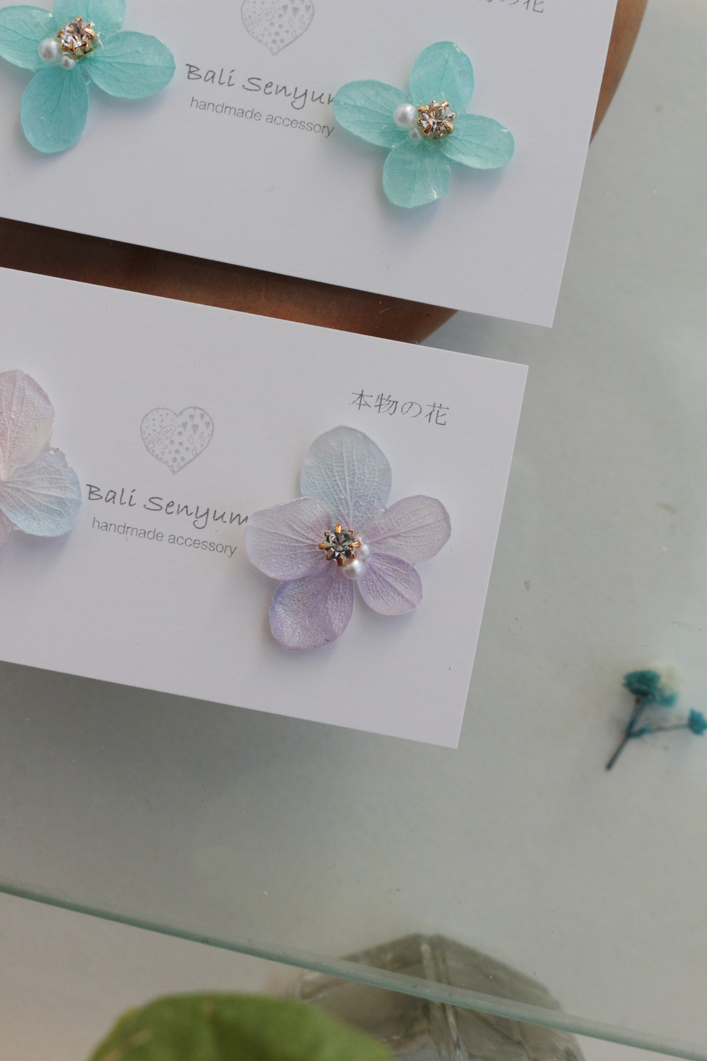 Hydrangea Petal  No.62 パーツ選べます。Clip-on or Titanium Pierce