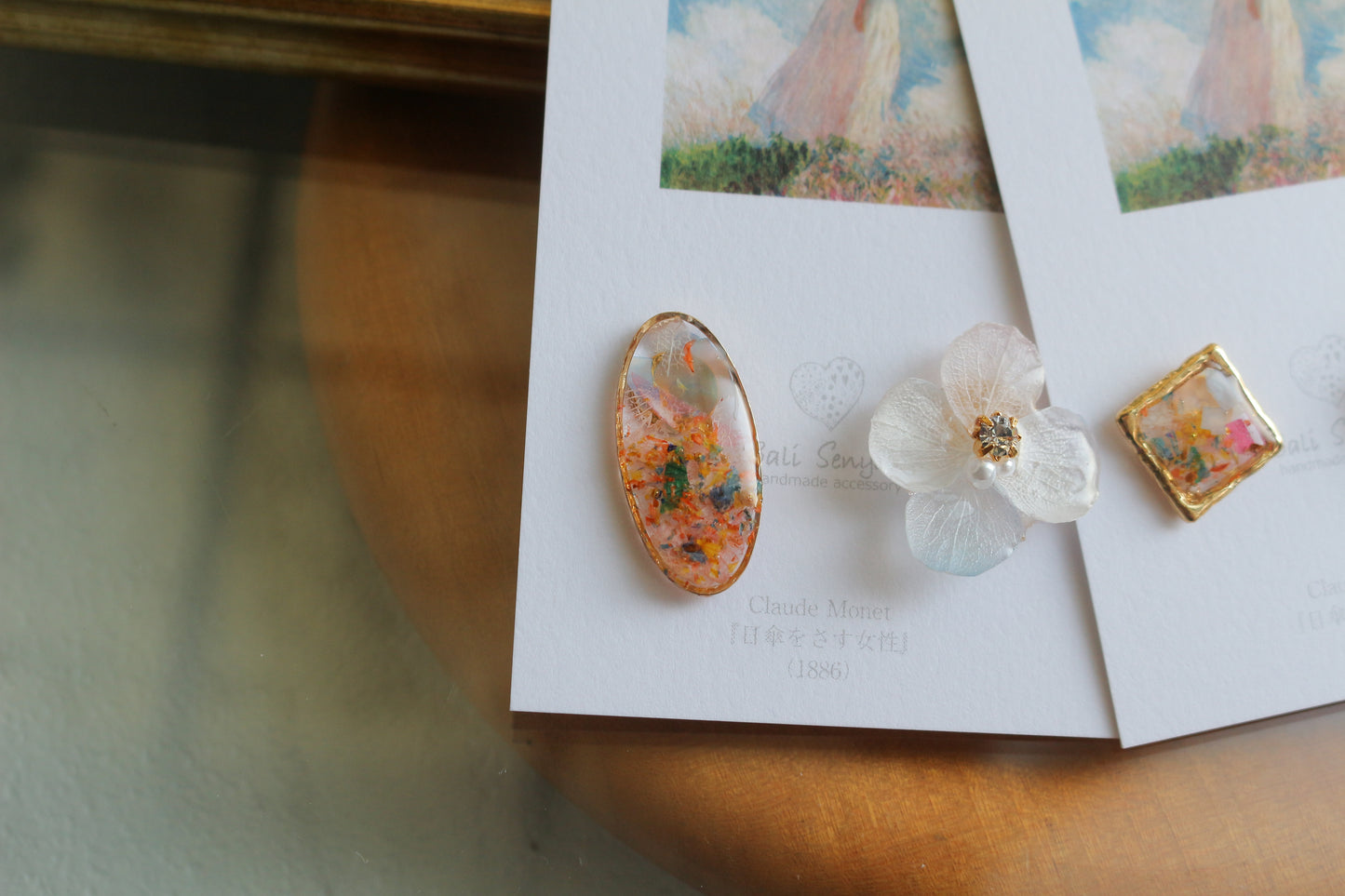 Monet Inspired Flower Earrings No.8 ピアスTitanium Pierce 日傘をさす女性