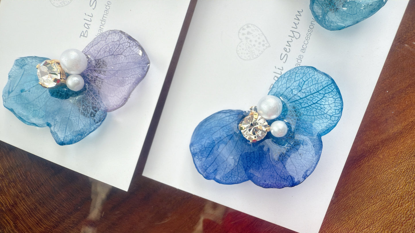 Gradation Hydrangea Wing No.114 - Clip-on(イヤリング)