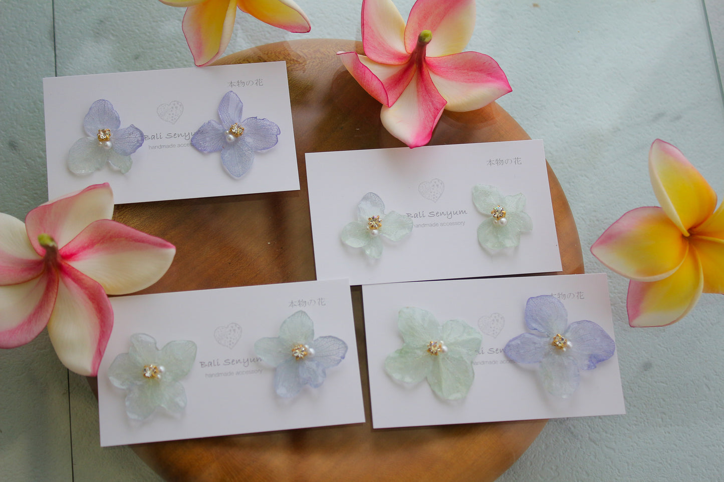 Hydrangea Petal No.13 パーツ選べます。Clip-on or Titanium Pierce