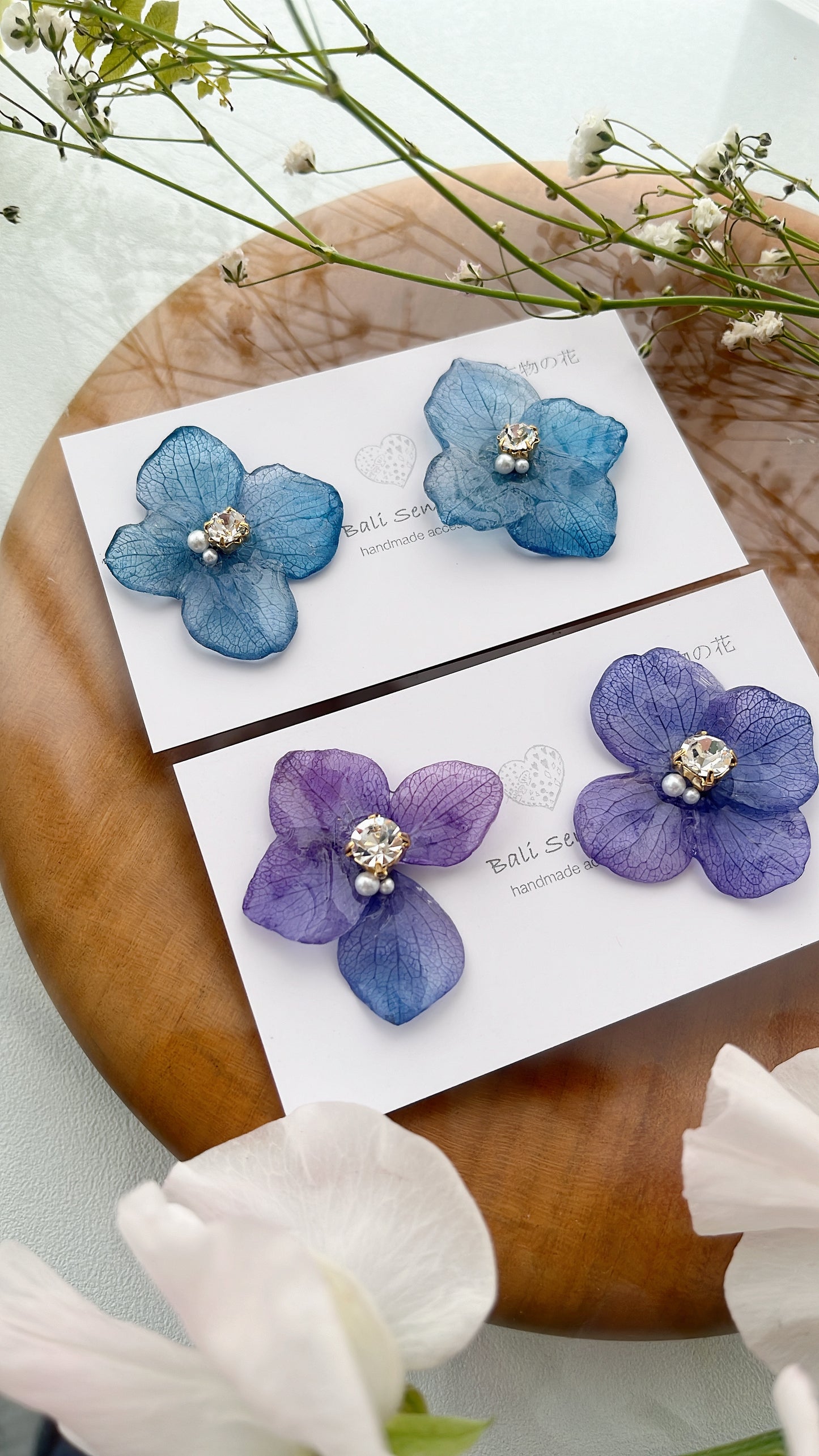 Hydrangea Petal No.49 パーツ選べます。Clip-on or Titanium Pierce