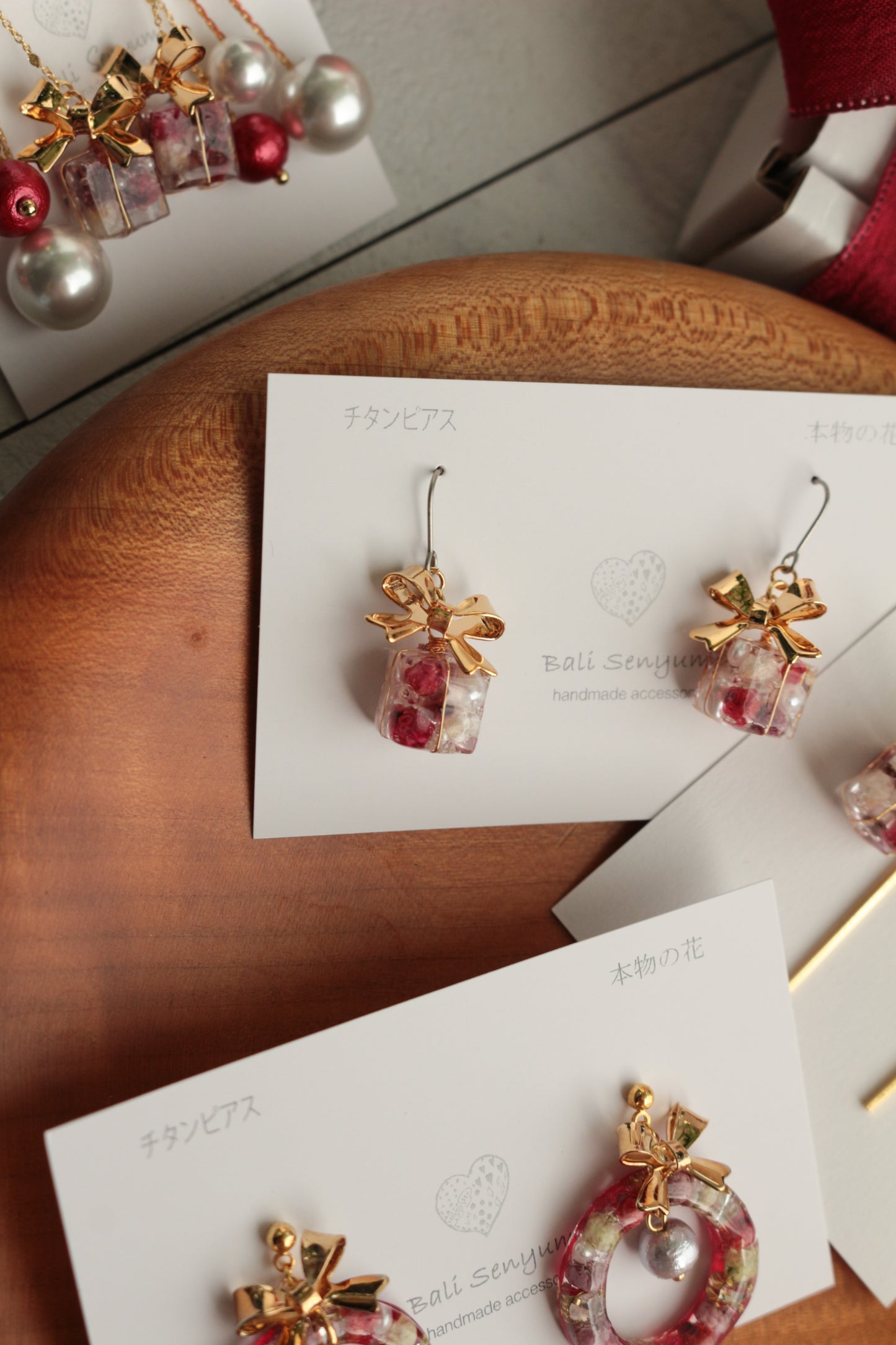 Christmas Gift Earring - White  Christmas #24