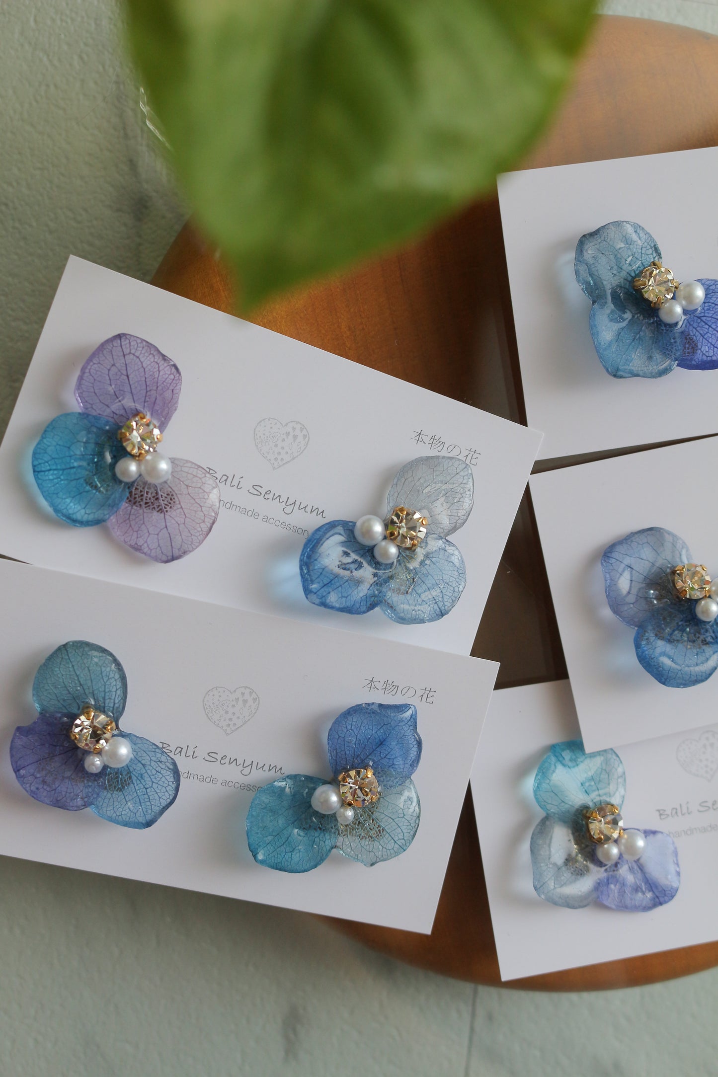 Gradation Hydrangea Wing No.128 - Clip-on(イヤリング)