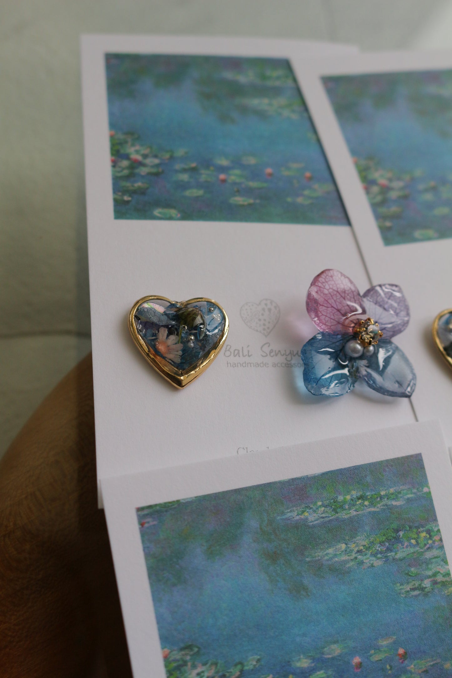 Monet's Water Lilies Inspired Flower and Medallion No.10 イヤリング Clip-on 睡蓮