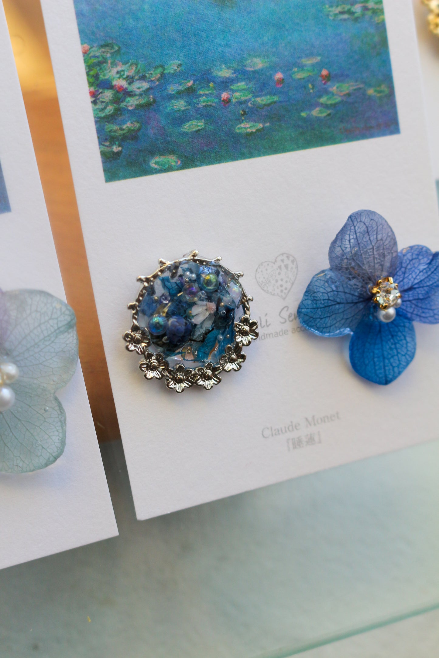 Monet's Water Lilies Inspired Flower and Medallion No.8 イヤリング Clip-on 睡蓮