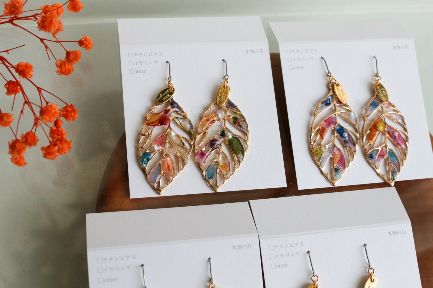 Leaf Earrings With Seasonal Flower Petals No.57 ピアスorイヤリング