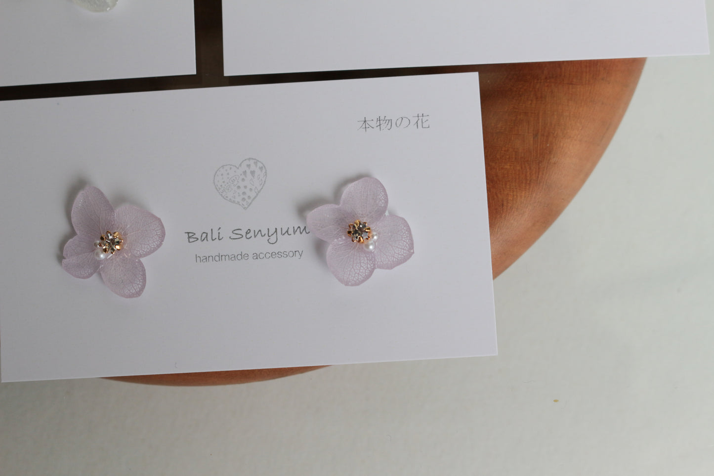 Hydrangea Petal No.60 パーツ選べます。Clip-on or Titanium Pierce
