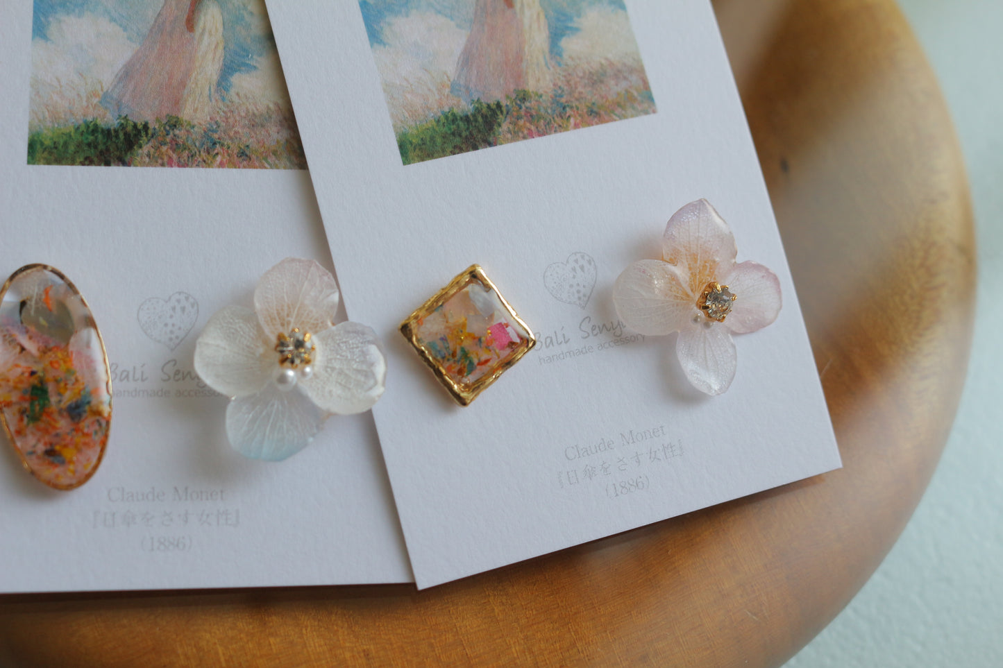 Monet Inspired Flower Earrings No.8 ピアスTitanium Pierce 日傘をさす女性