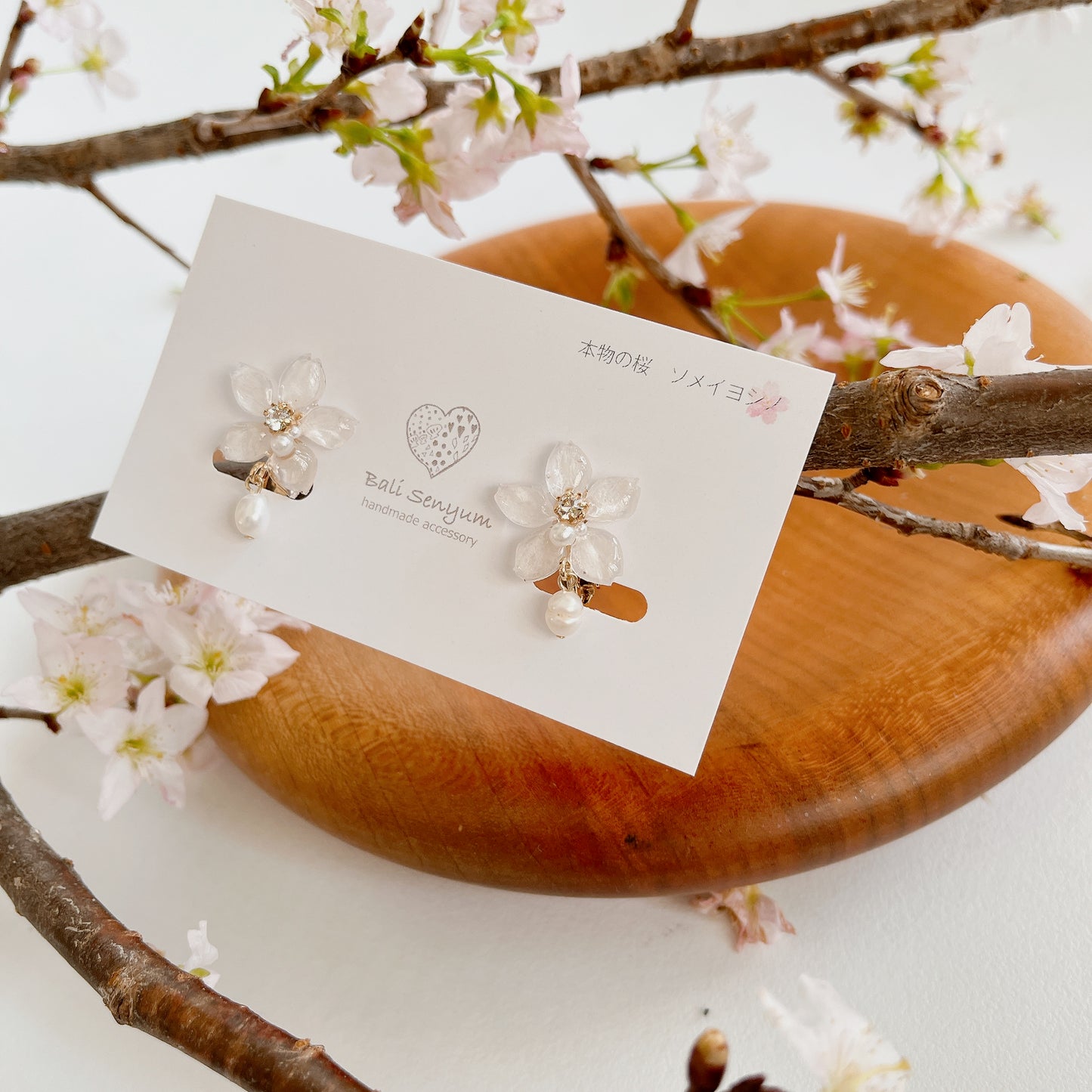 Small Someiyoshino Sakura Earrings with Pearl #S040