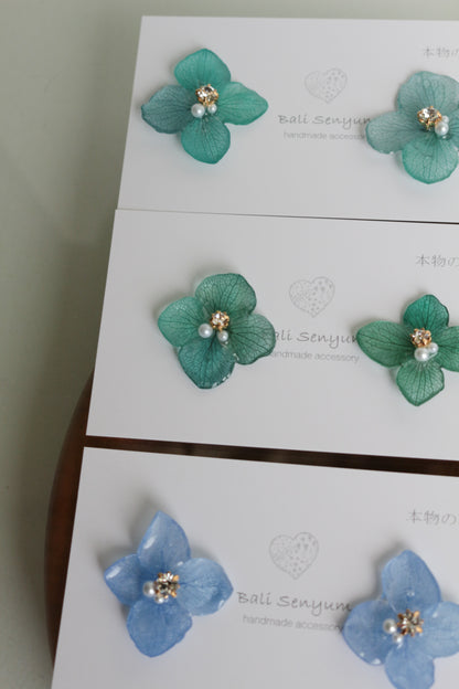 Hydrangea Petal  No.59 パーツ選べます。Clip-on or Titanium Pierce