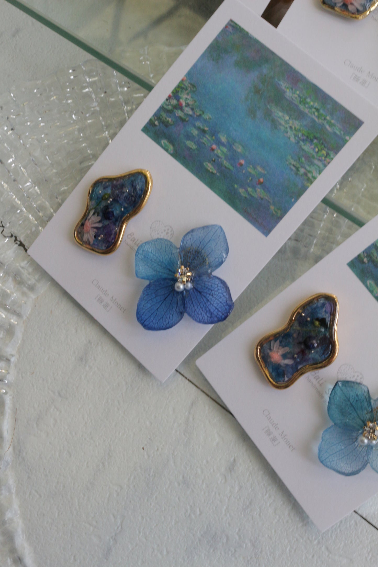 Monet's Water Lilies Inspired Flower and Medallion No.24 イヤリング Clip-on 睡蓮