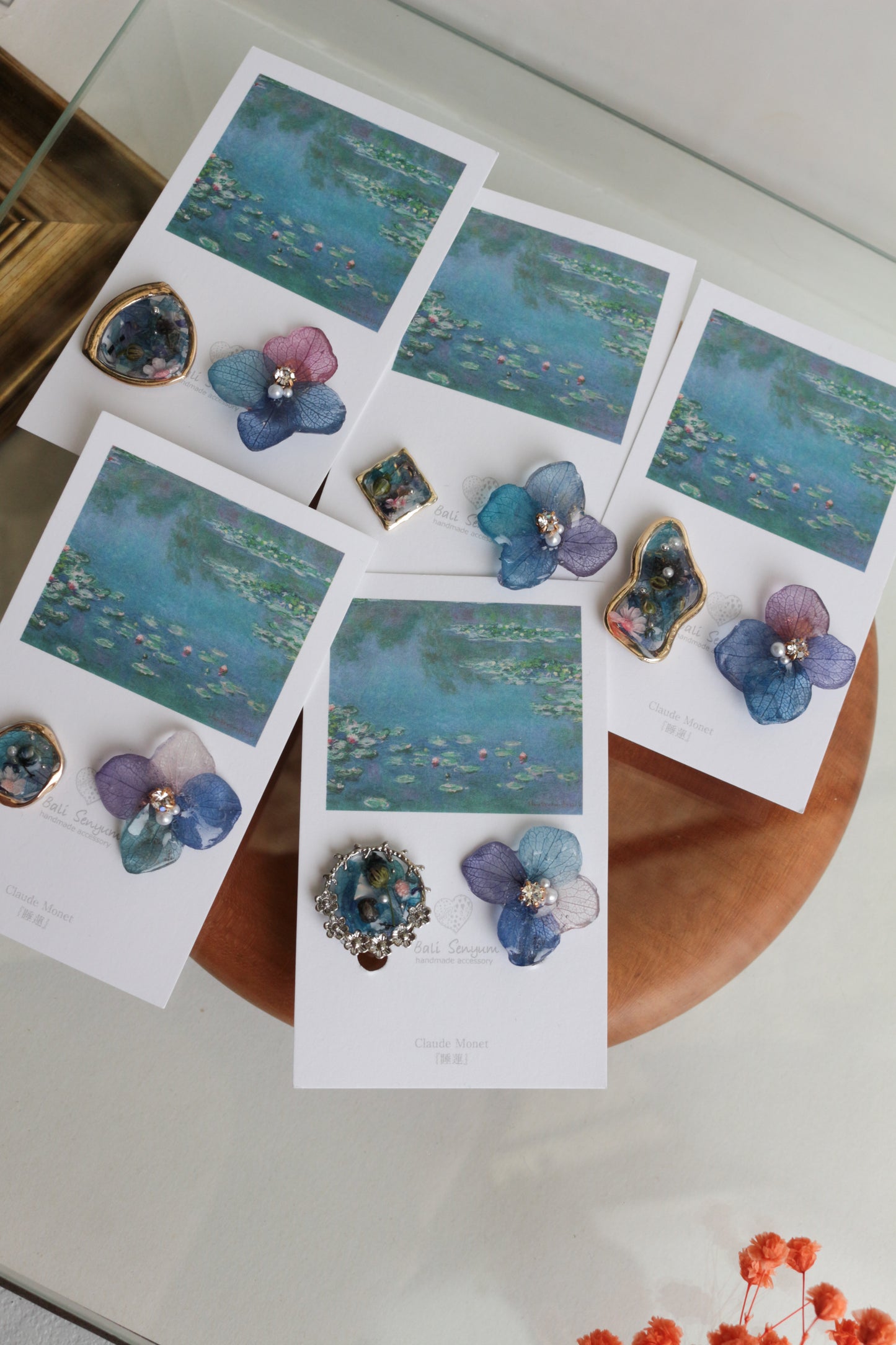 Monet's Water Lilies Inspired Flower and Medallion No.14イヤリング Clip-on 睡蓮