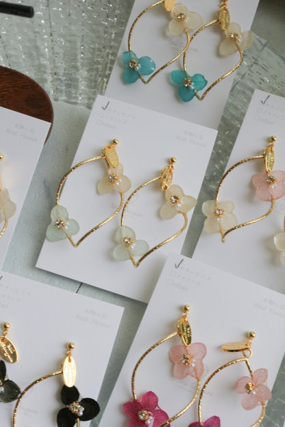 Twisted Tear-Drop Hoop Earrings with Hydrangeas No.1 ピアスorイヤリング