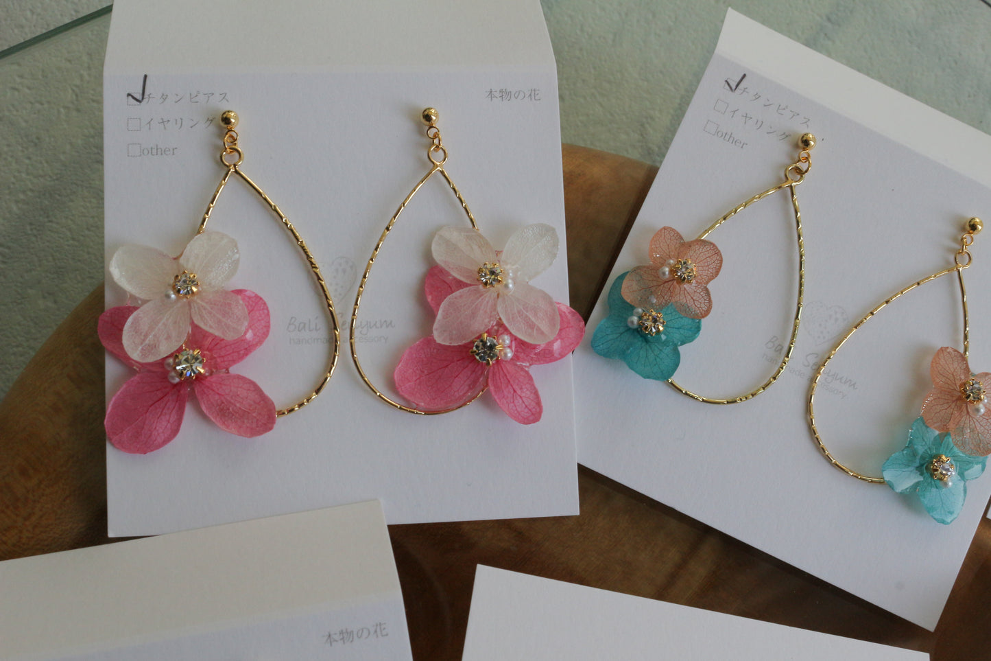 Teardrop Hoop Earrings with Hydrangeas No.20 ピアスorイヤリング