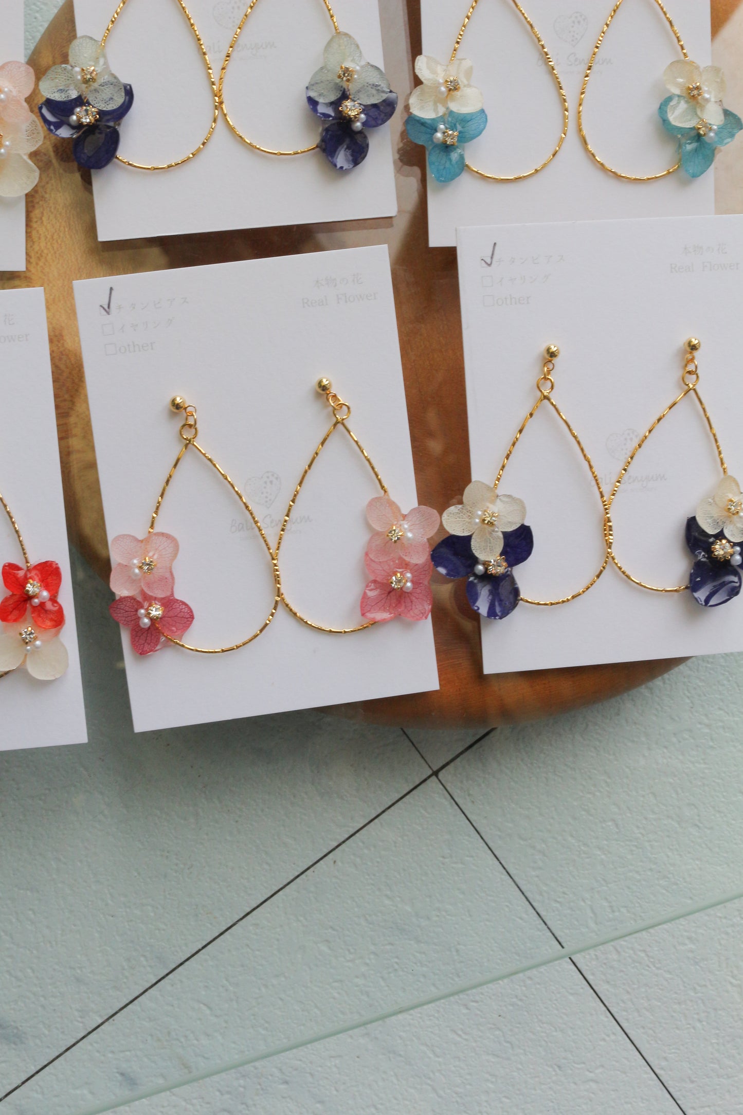 Teardrop Hoop Earrings with Hydrangeas No.23 ピアスorイヤリング