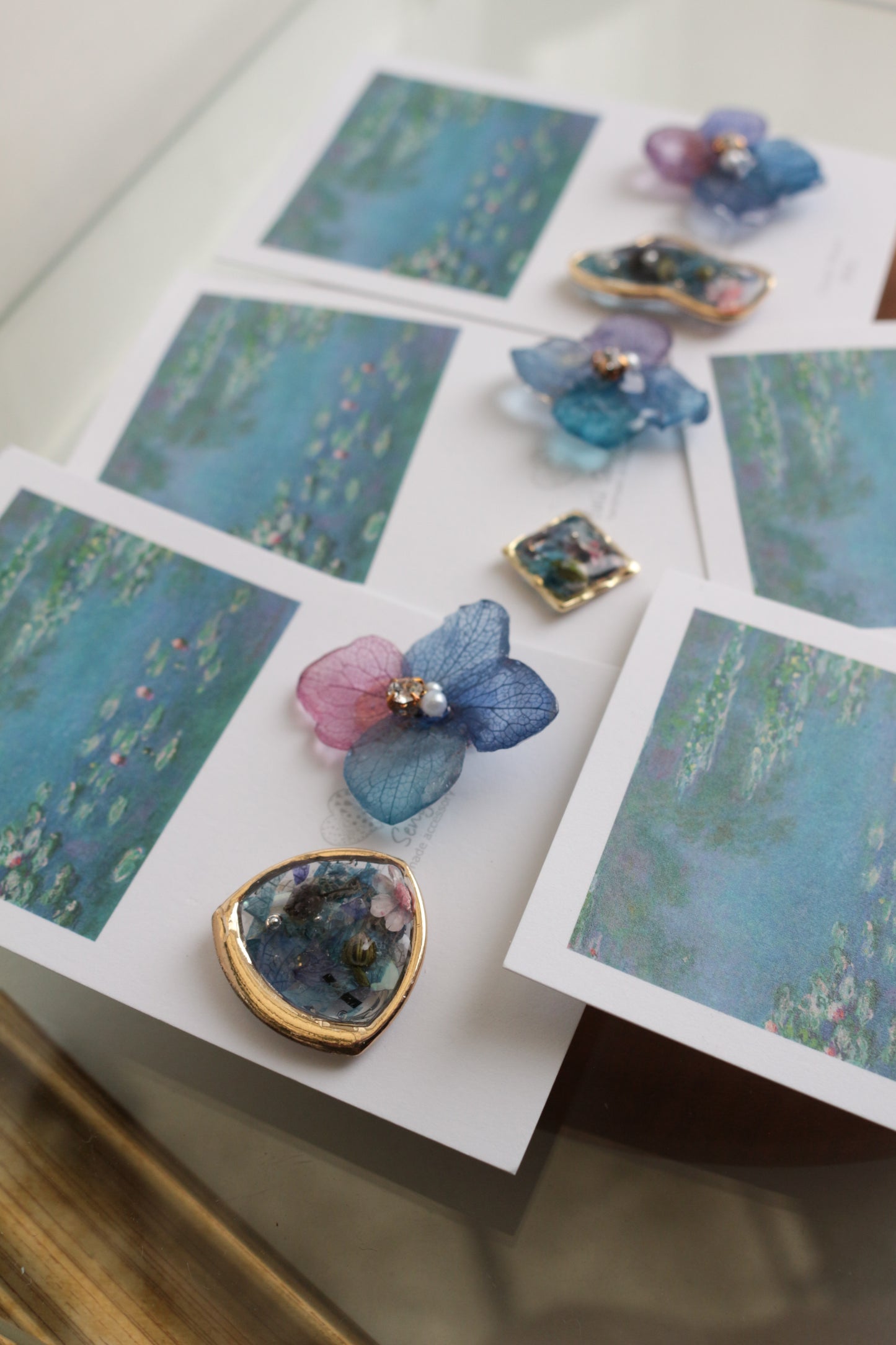Monet's Water Lilies Inspired Flower and Medallion No.14イヤリング Clip-on 睡蓮
