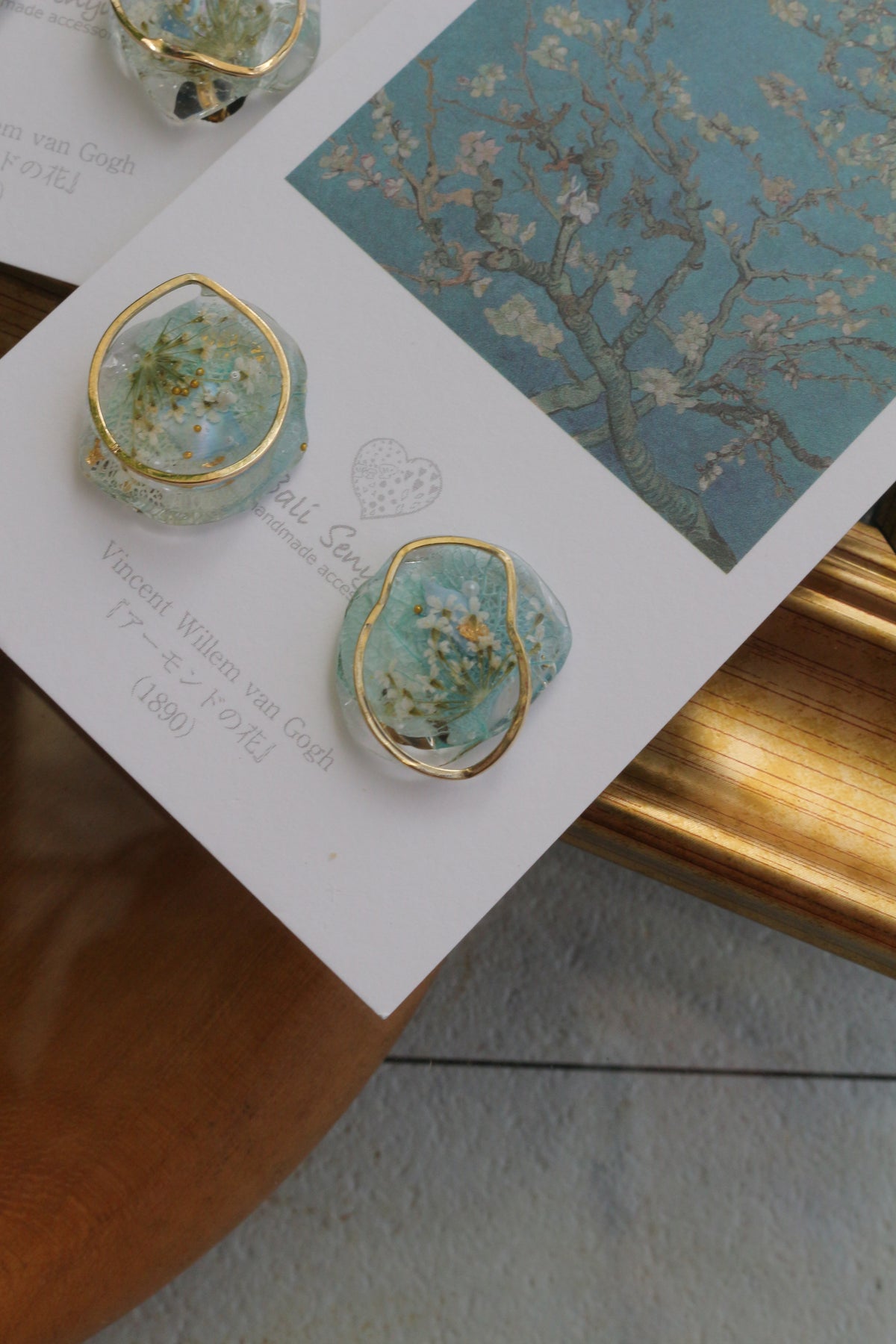 Gogh Inspired Flower Medallion Earrings No.1 イヤリング Clip-on アーモンドの花