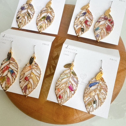 Leaf Earrings With Seasonal Flower Petals No.55 ピアスorイヤリング