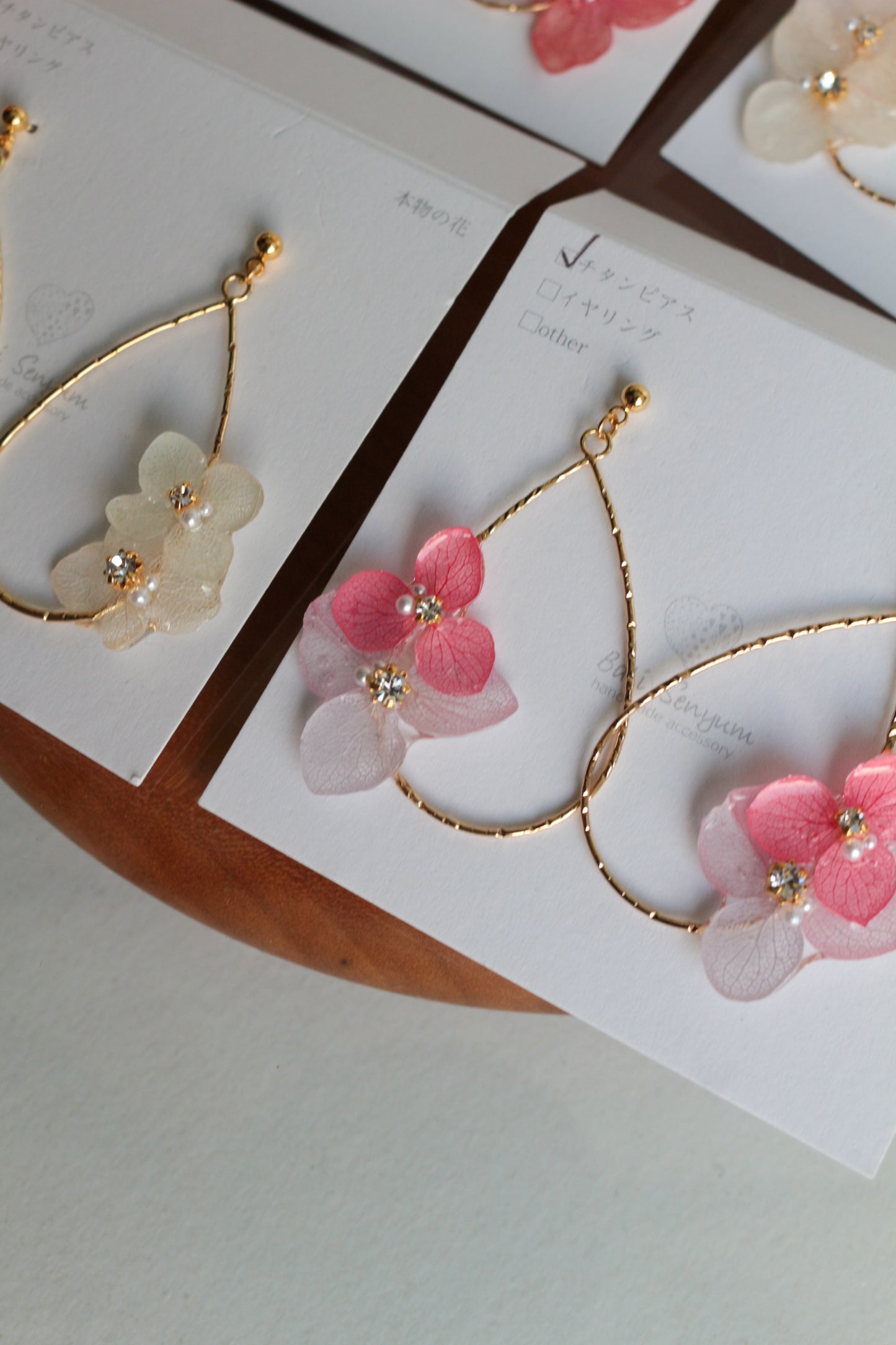 Teardrop Hoop Earrings with Hydrangeas No.17