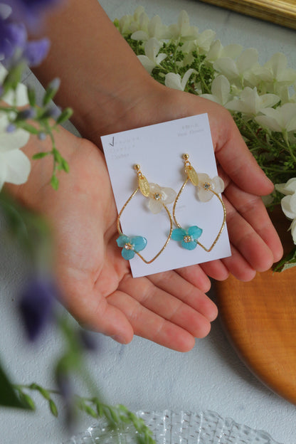 Twisted Tear-Drop Hoop Earrings with Hydrangeas No.1 ピアスorイヤリング