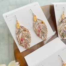 Leaf Earrings With Seasonal Flower Petals No.37