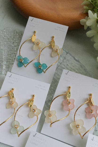 Twisted Tear-Drop Hoop Earrings with Hydrangeas No.1 ピアスorイヤリング