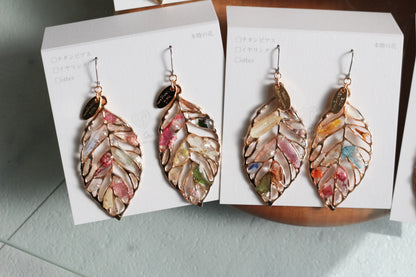 Leaf Earrings With Seasonal Flower Petals No.62 ピアスorイヤリング