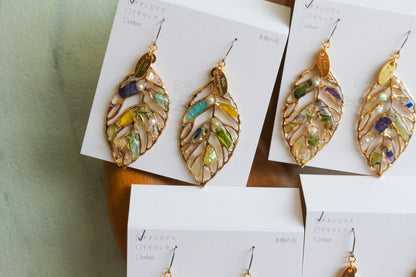 Leaf Earrings With Seasonal Flower Petals No.41