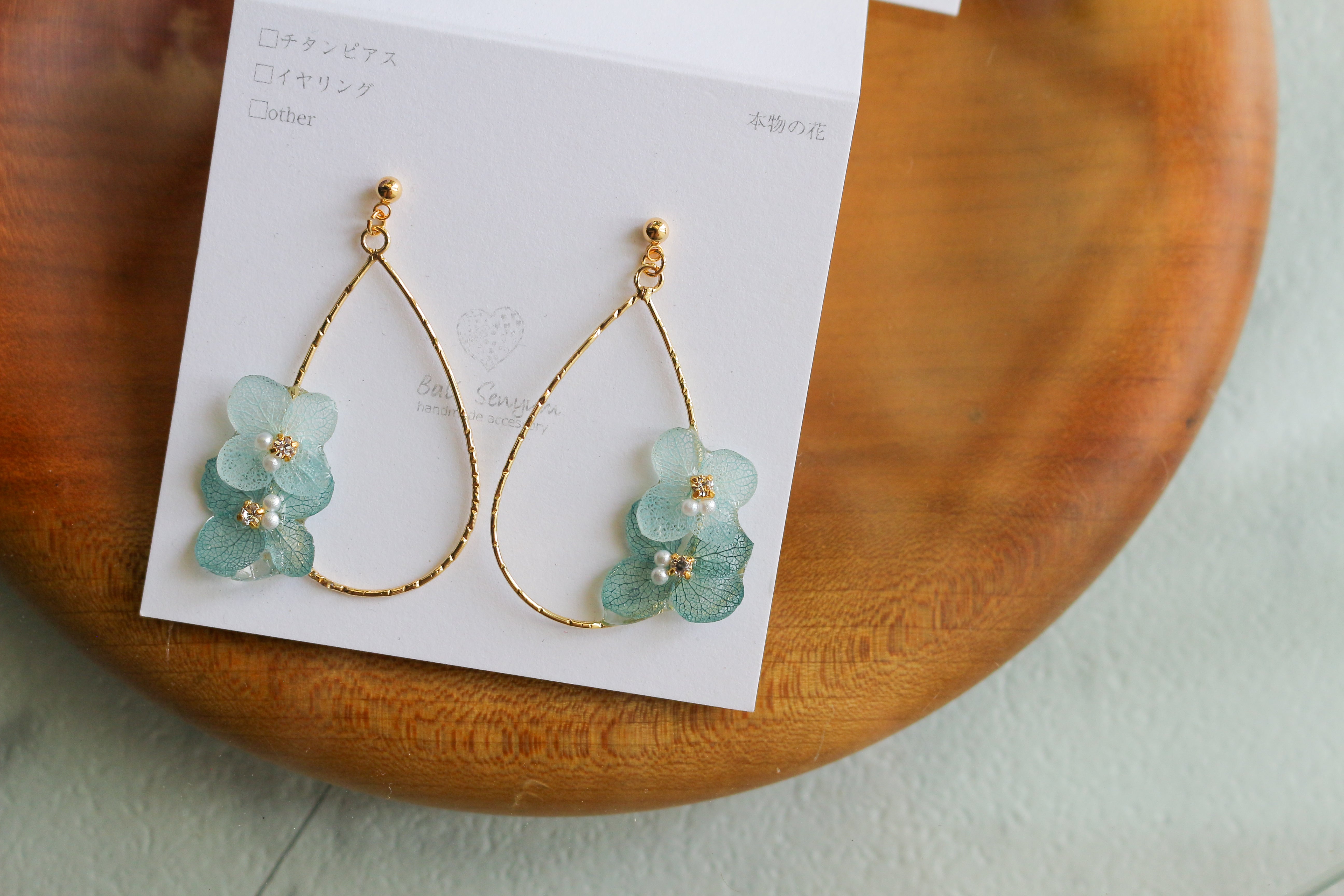 Teardrop Hoop Earrings with Hydrangeas No.16 – Balisenyum