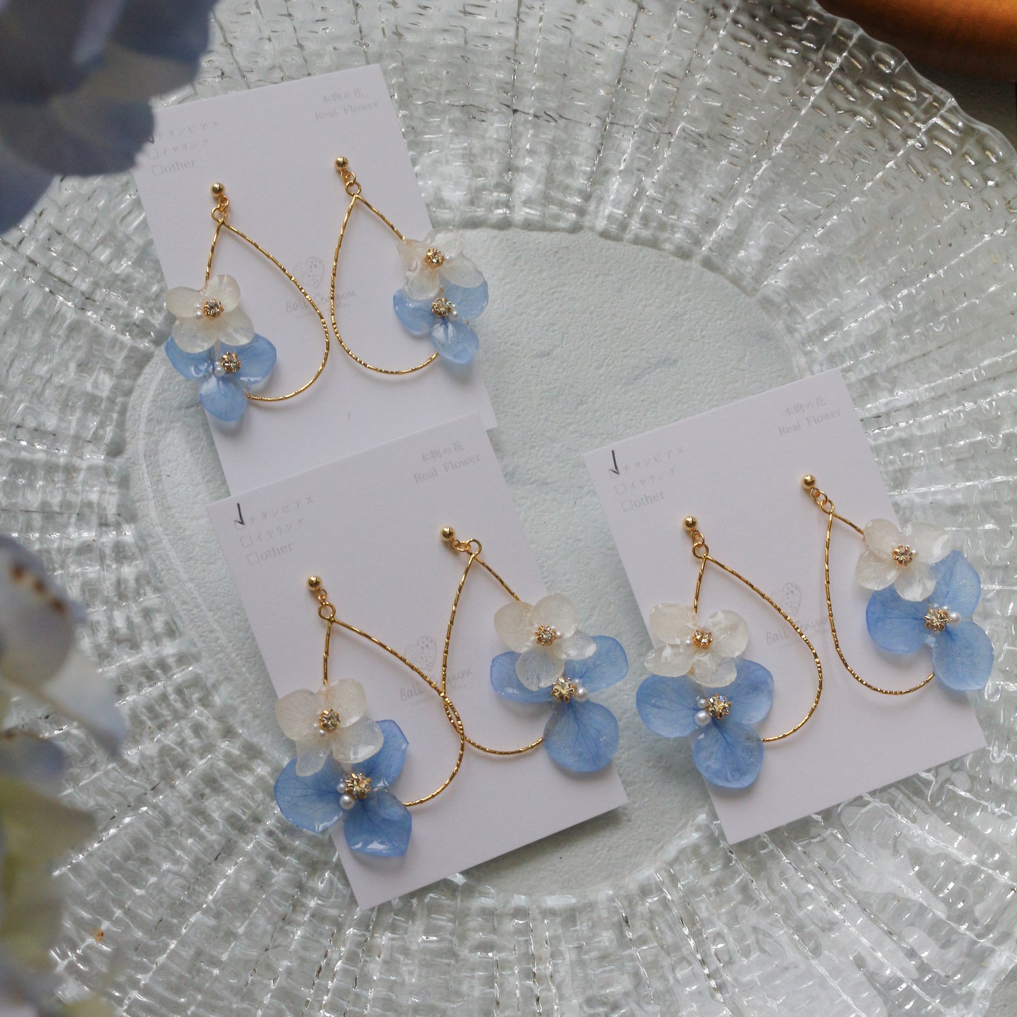 Teardrop Hoop Earrings with Hydrangeas No.22 ピアスorイヤリング