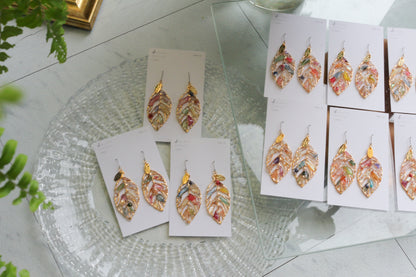 Leaf Earrings With Seasonal Flower Petals No.68    ピアスorイヤリング