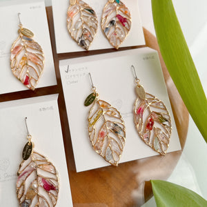 Leaf Earrings With Seasonal Flower Petals No.39