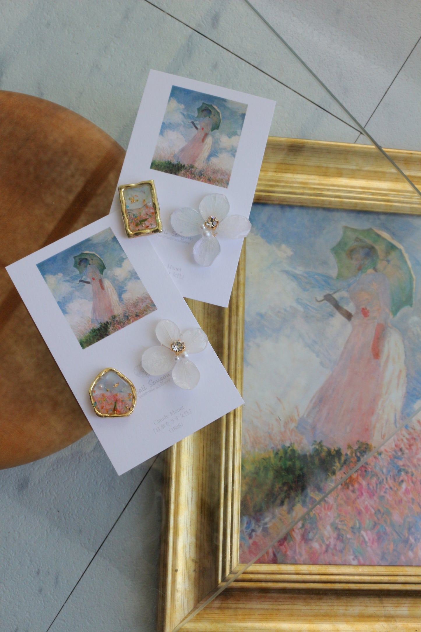 Monet Inspired Flower Earrings No.13 イヤリングClip-on 日傘をさす女性