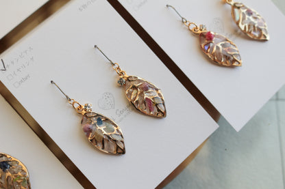 Small Leaf Earrings With Seasonal Flower Petals No.8 ピアス or イヤリング