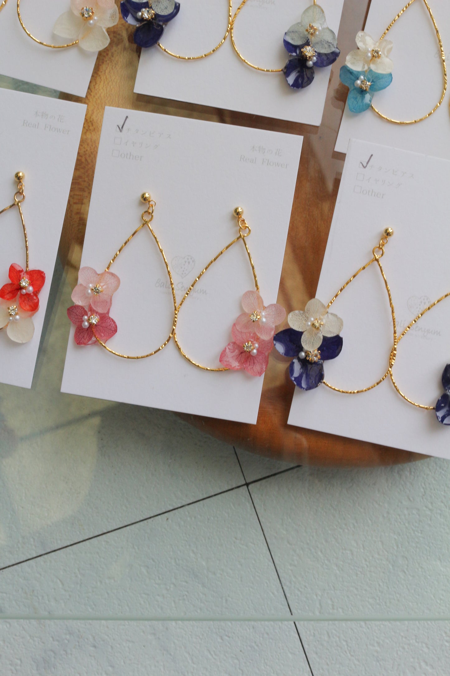 Teardrop Hoop Earrings with Hydrangeas No.23 ピアスorイヤリング